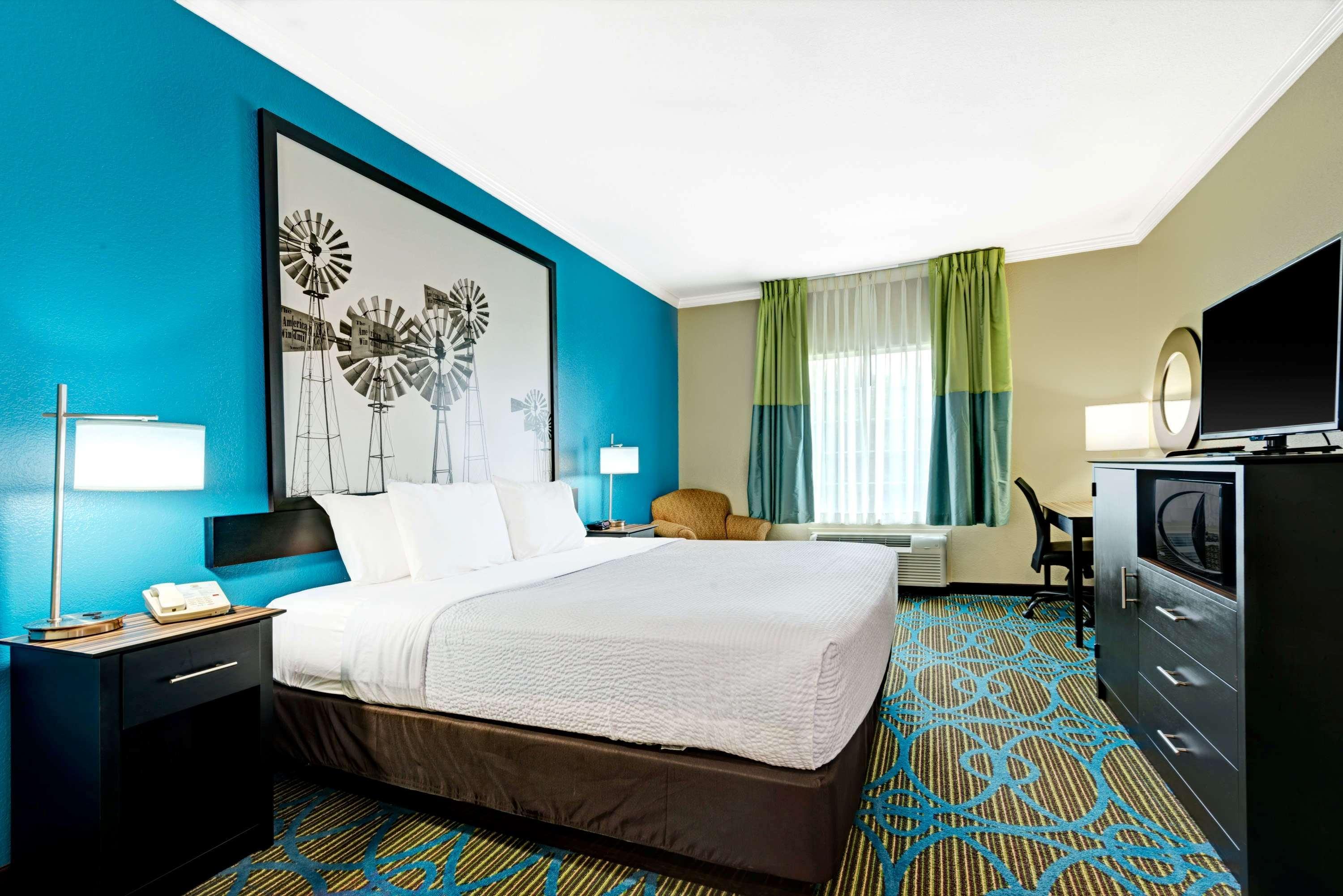 Super 8 By Wyndham San Antonio/Alamodome Area Hotel Eksteriør billede