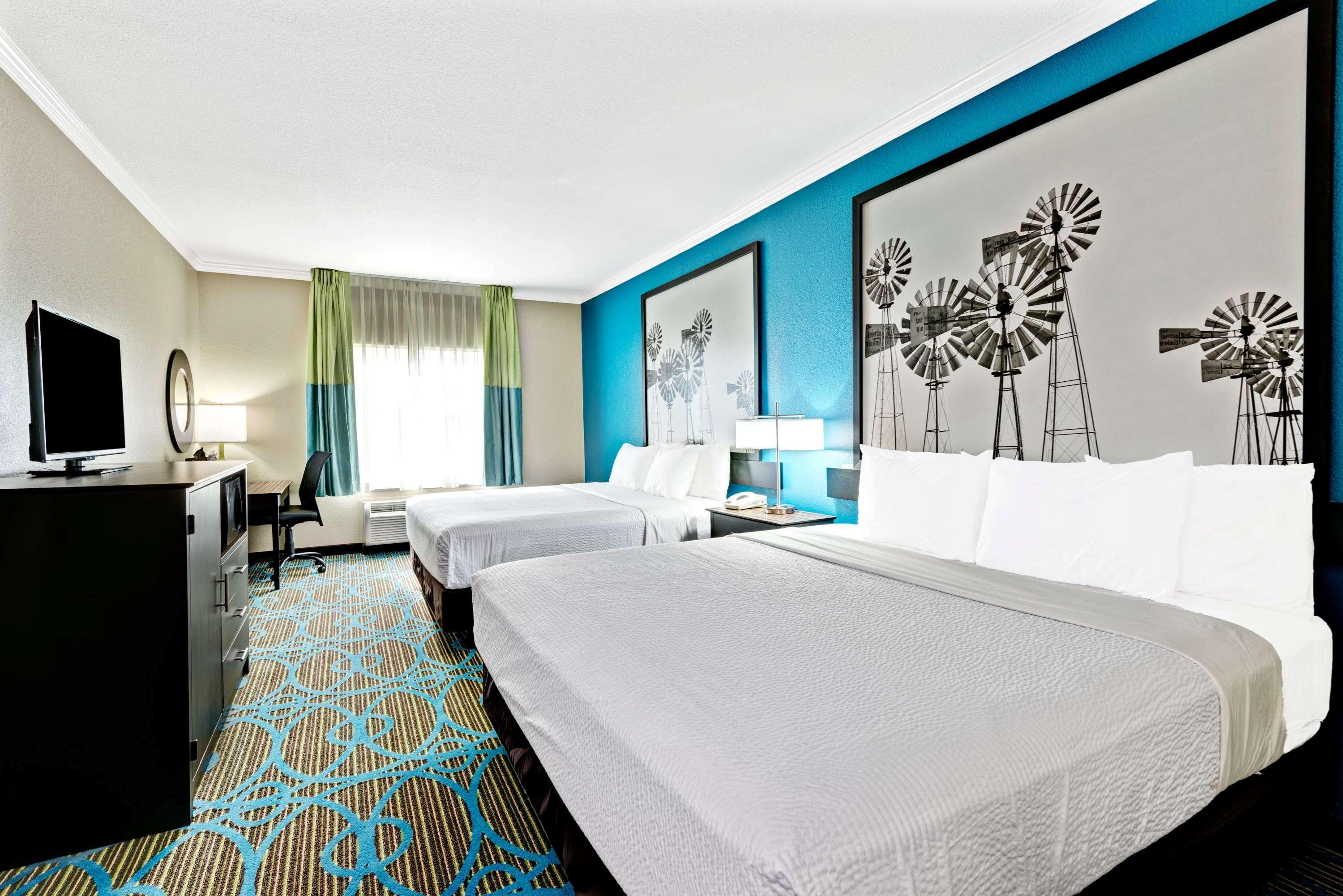Super 8 By Wyndham San Antonio/Alamodome Area Hotel Eksteriør billede