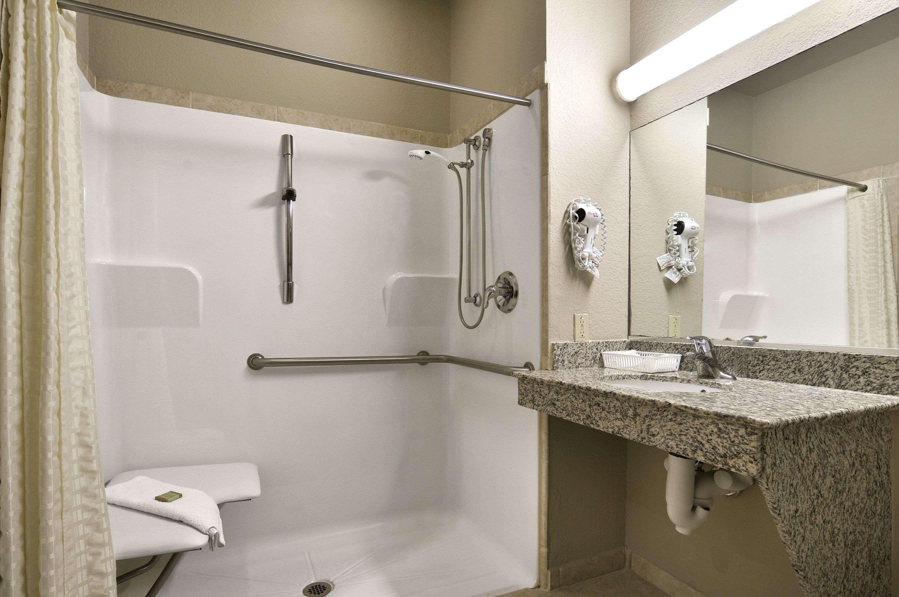 Super 8 By Wyndham San Antonio/Alamodome Area Hotel Eksteriør billede