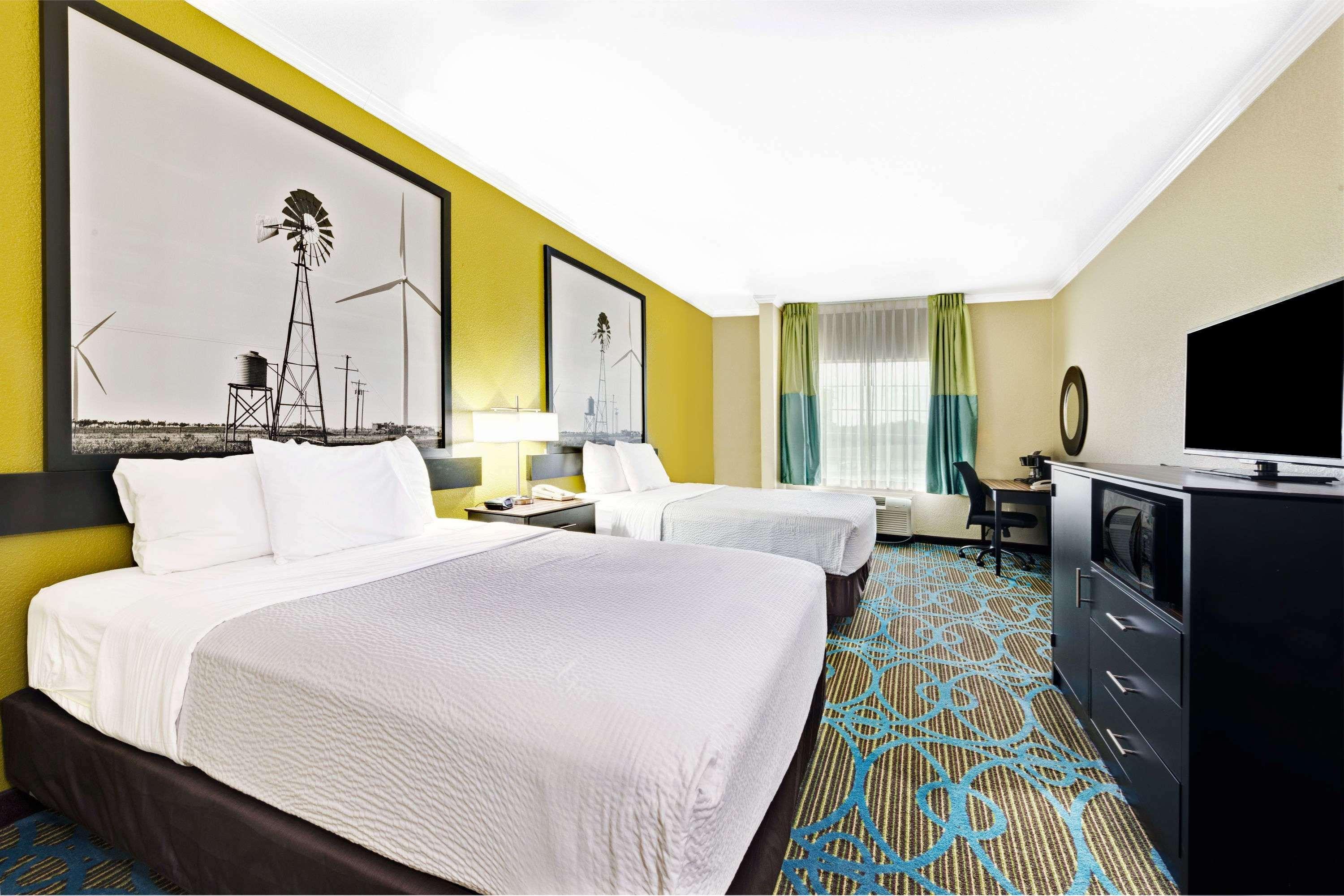 Super 8 By Wyndham San Antonio/Alamodome Area Hotel Eksteriør billede