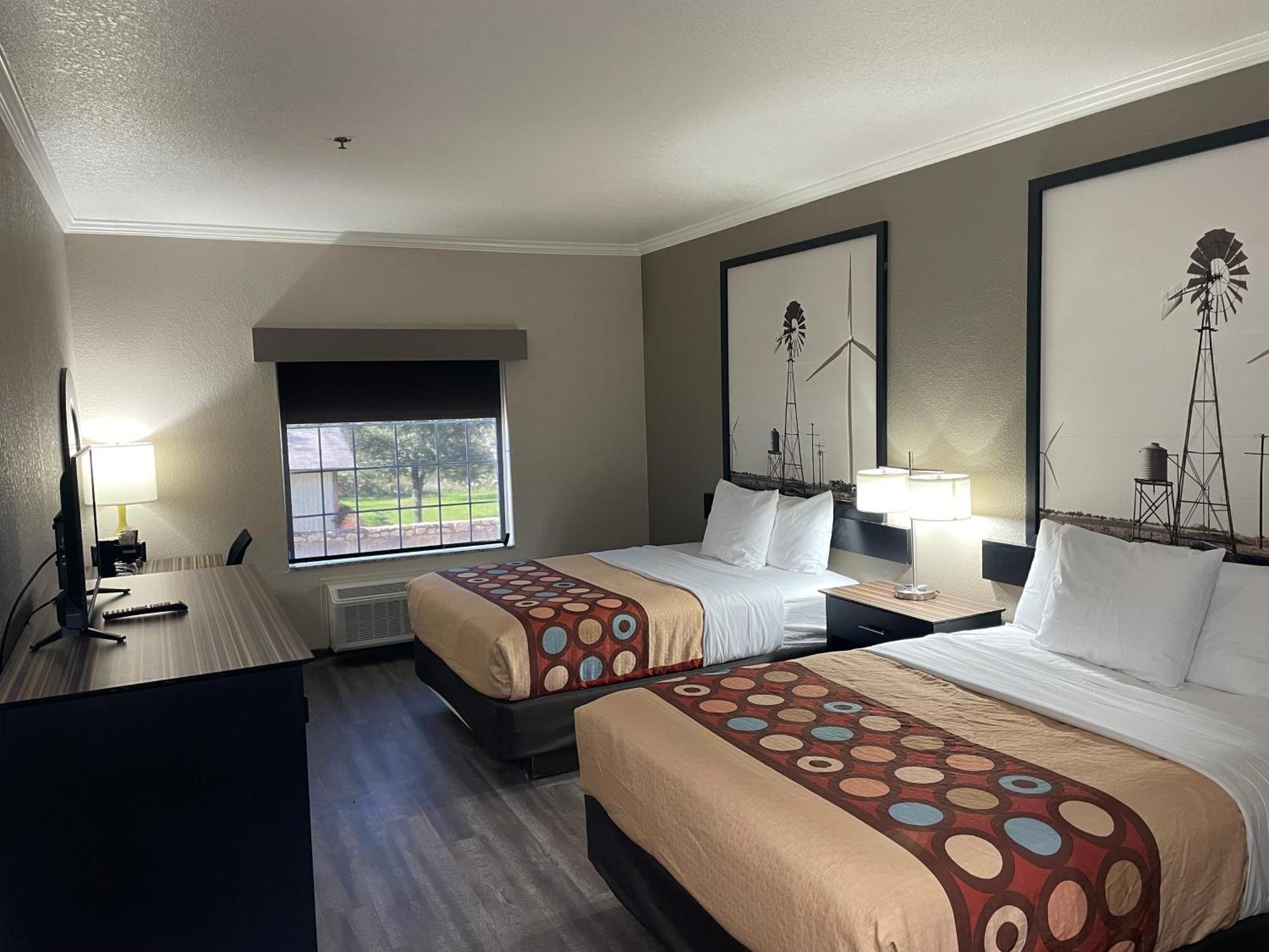 Super 8 By Wyndham San Antonio/Alamodome Area Hotel Eksteriør billede