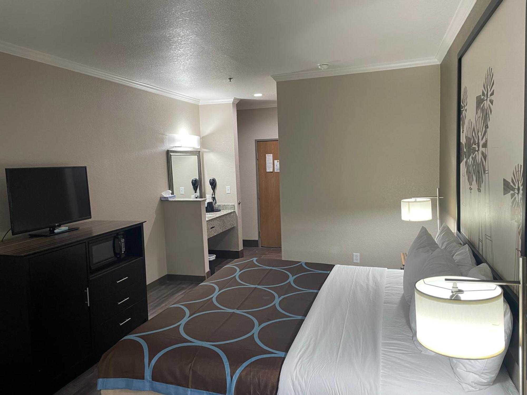 Super 8 By Wyndham San Antonio/Alamodome Area Hotel Eksteriør billede