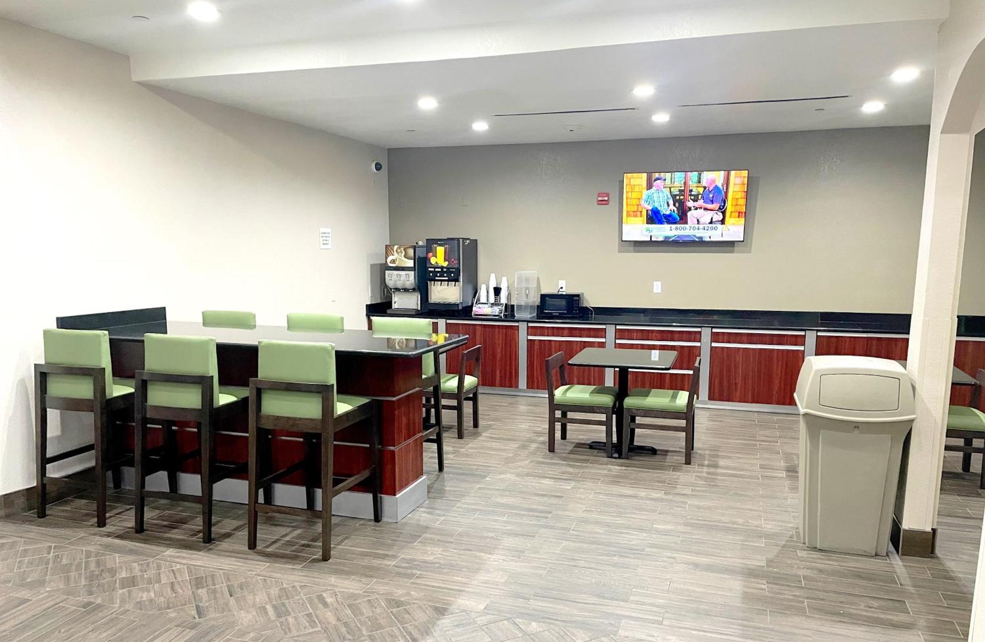 Super 8 By Wyndham San Antonio/Alamodome Area Hotel Eksteriør billede